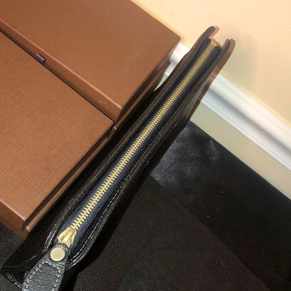 BURBERRYS Black Tumbled Leather Clutch Wristlet With Nova Check Plaid Lining - Picture 13 of 17